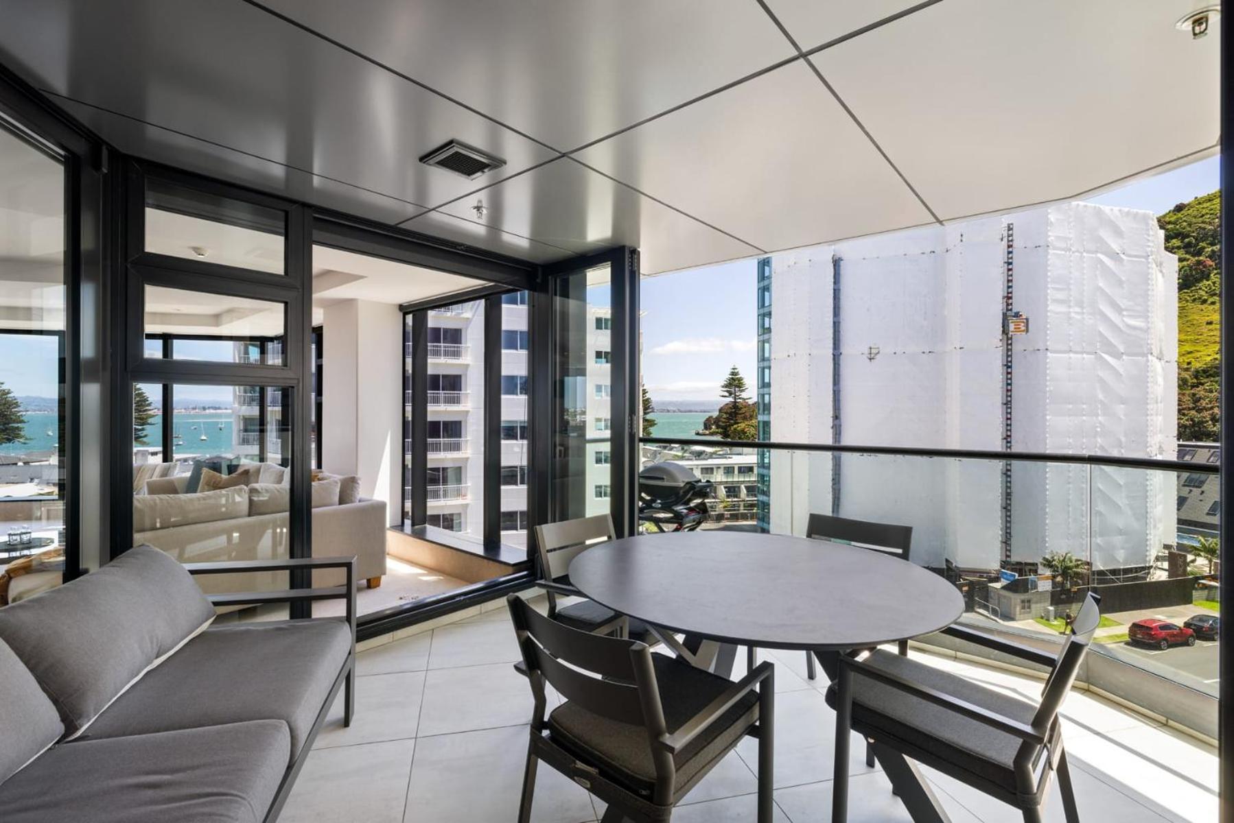Luxury Ocean & Harbour Views - Heated Pool, Main Beach & Gym Mount Maunganui Exterior foto