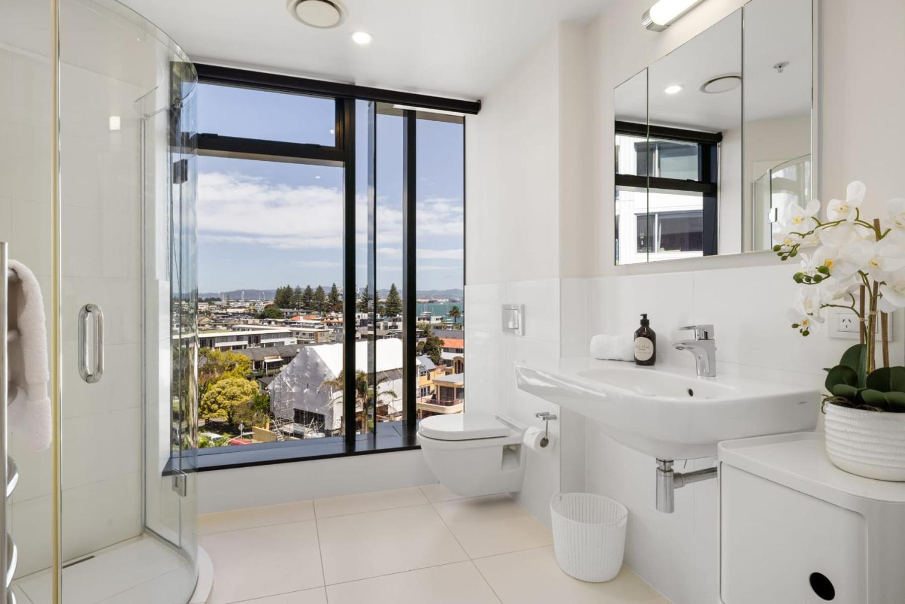 Luxury Ocean & Harbour Views - Heated Pool, Main Beach & Gym Mount Maunganui Exterior foto