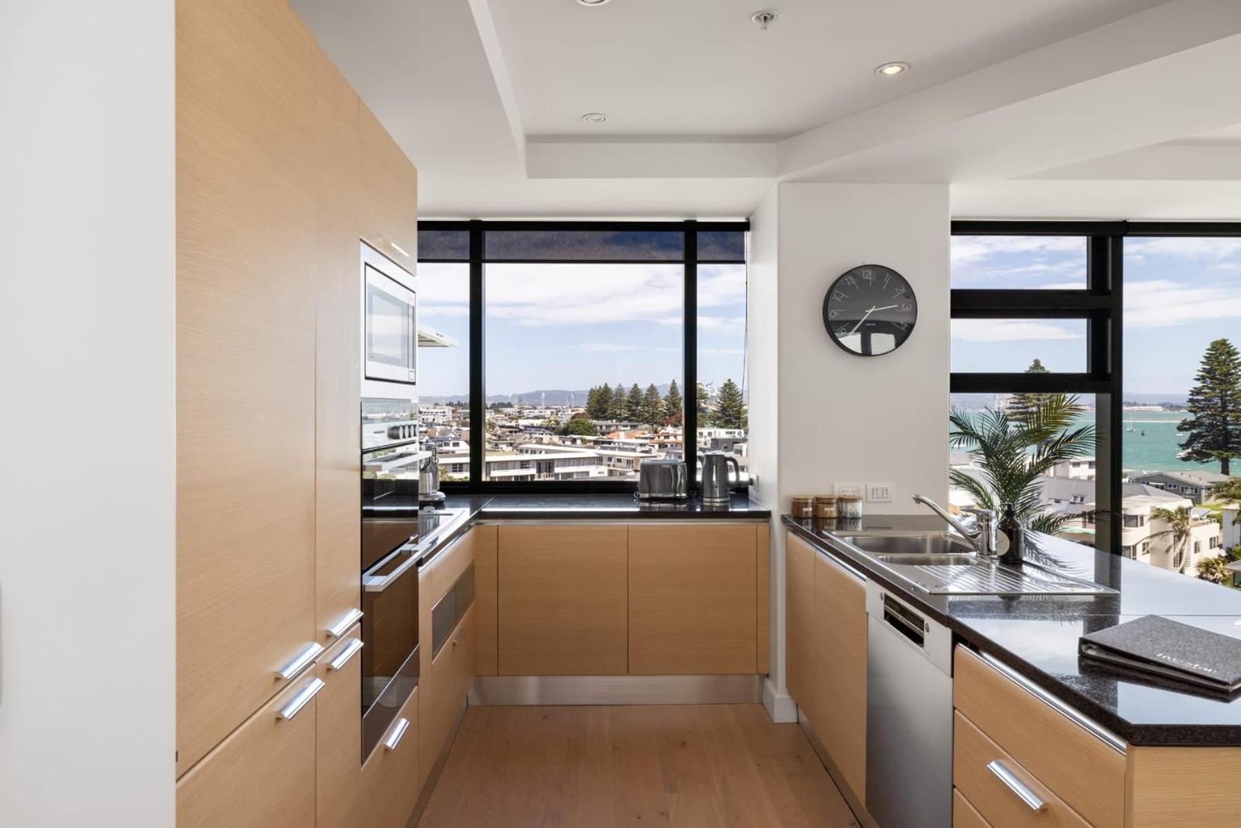Luxury Ocean & Harbour Views - Heated Pool, Main Beach & Gym Mount Maunganui Exterior foto